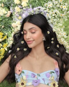 Alanna Panday Biography 