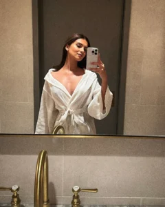  tara sutaria Hegit